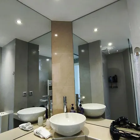 Mitropoleos Luxury *