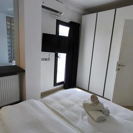 Mitropoleos Luxury
